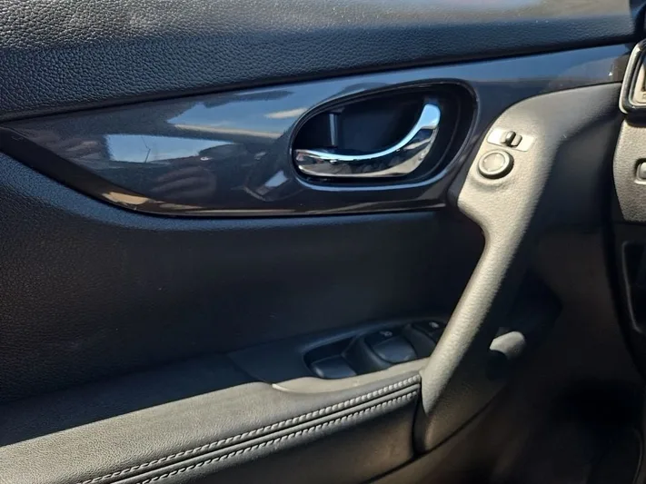 2020 Nissan Rogue - view 19