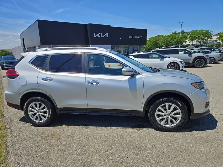 2020 Nissan Rogue - view 2