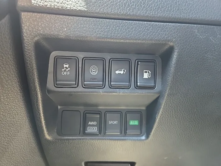2020 Nissan Rogue - view 20