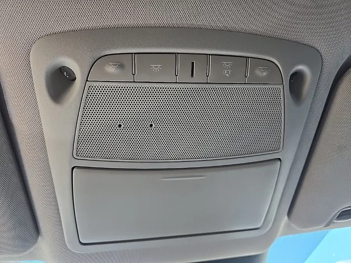 2020 Nissan Rogue - view 26