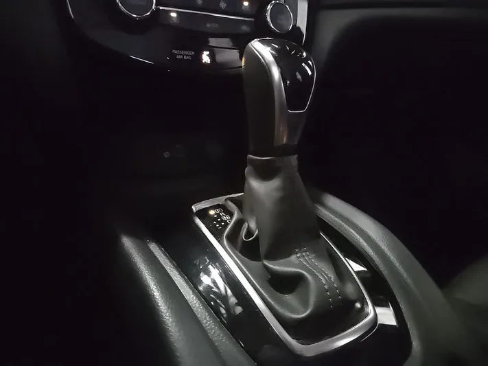 2020 Nissan Rogue - view 29