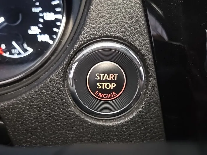 2020 Nissan Rogue - view 31