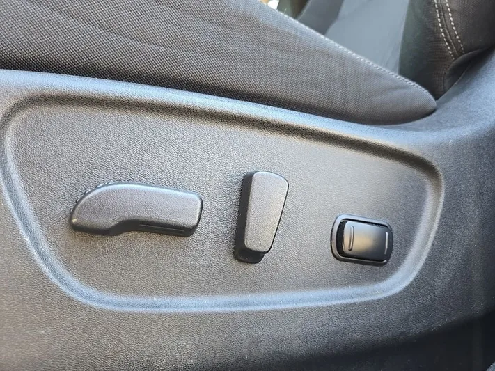 2020 Nissan Rogue - view 32