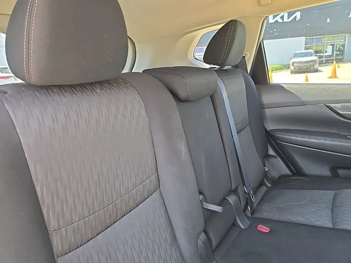 2020 Nissan Rogue - view 36