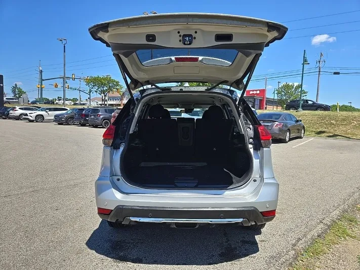 2020 Nissan Rogue - view 6