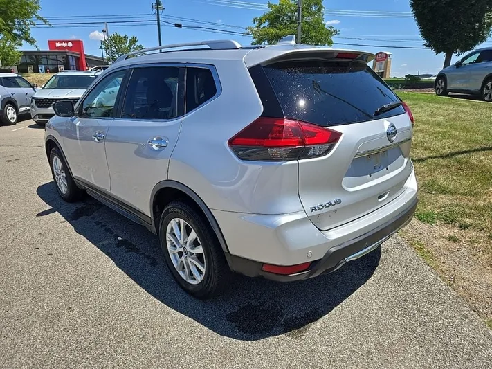 2020 Nissan Rogue - view 7