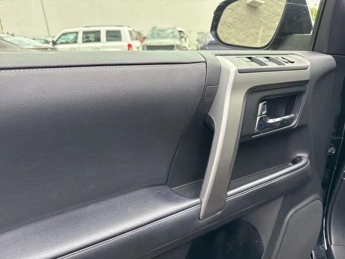2023 Toyota 4Runner - view 17