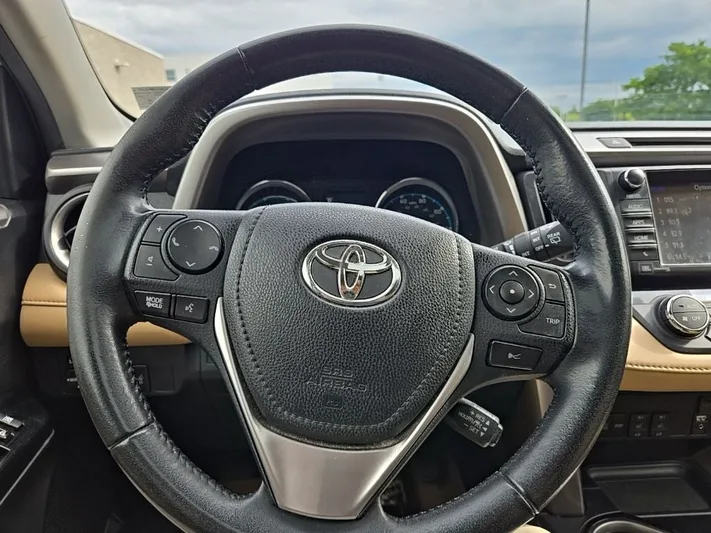 2018 Toyota RAV4 - view 15