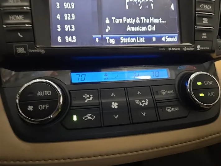 2018 Toyota RAV4 - view 31