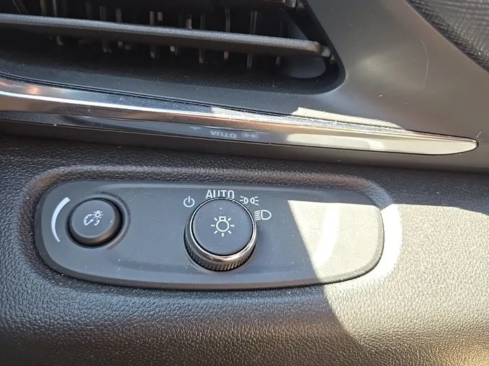 2024 Buick Envista - view 18