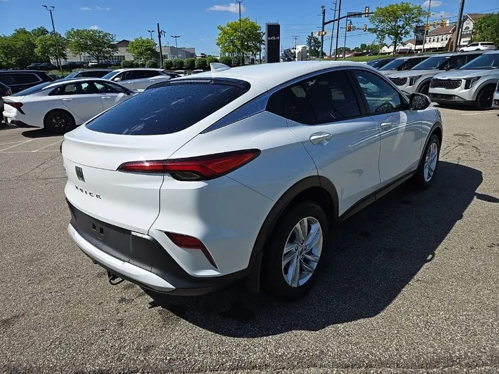 2024 Buick Envista - view 3