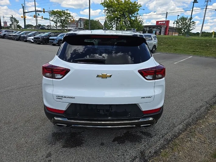 2023 Chevrolet TrailBlazer - view 4