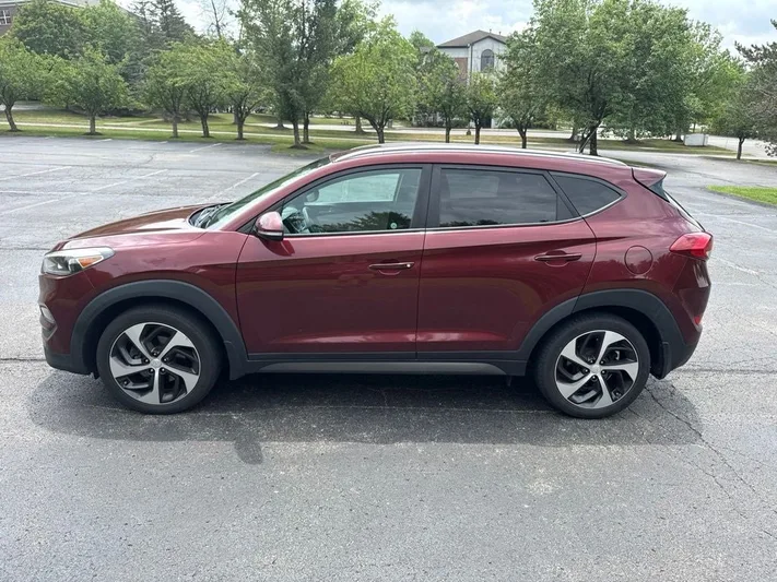 2016 Hyundai Tucson - view 4