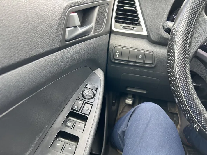 2017 Hyundai Tucson - view 10