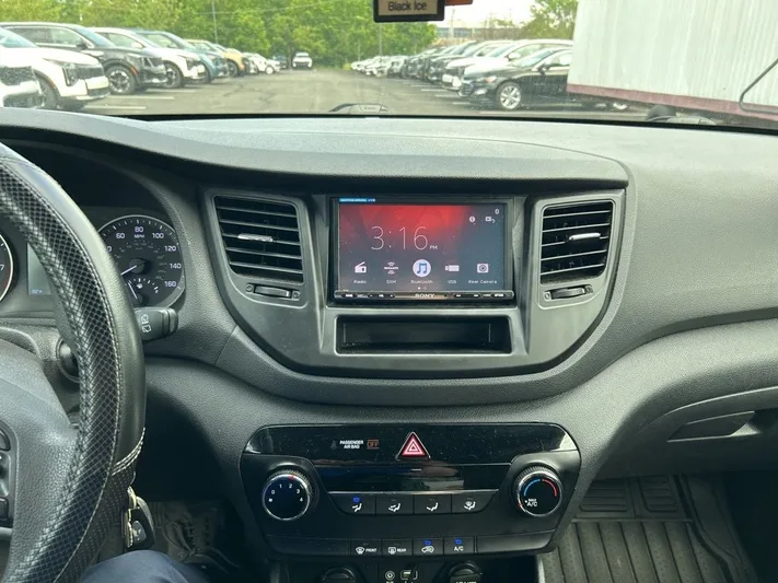 2017 Hyundai Tucson - view 11