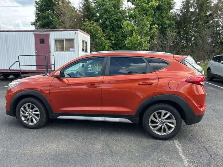 2017 Hyundai Tucson - view 4