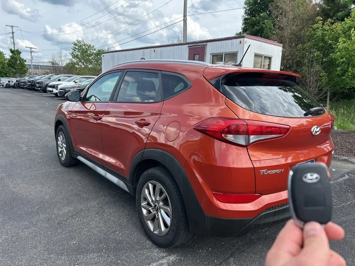2017 Hyundai Tucson - view 5