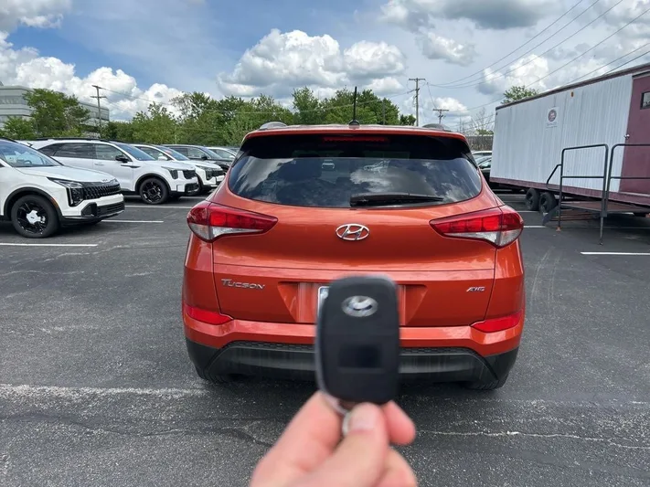 2017 Hyundai Tucson - view 6