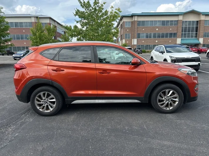 2017 Hyundai Tucson - view 8