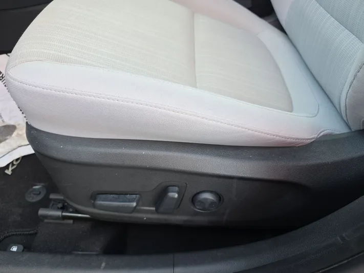 2023 Hyundai Kona - view 13