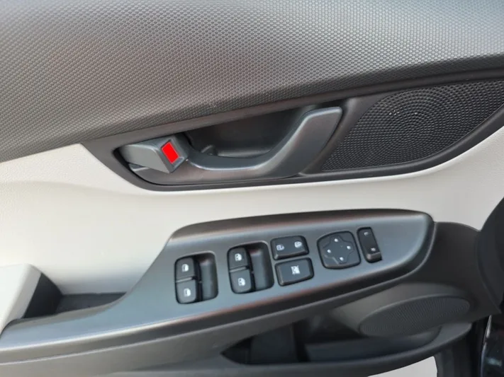 2023 Hyundai Kona - view 14