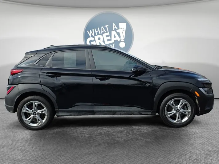 2023 Hyundai Kona - view 2