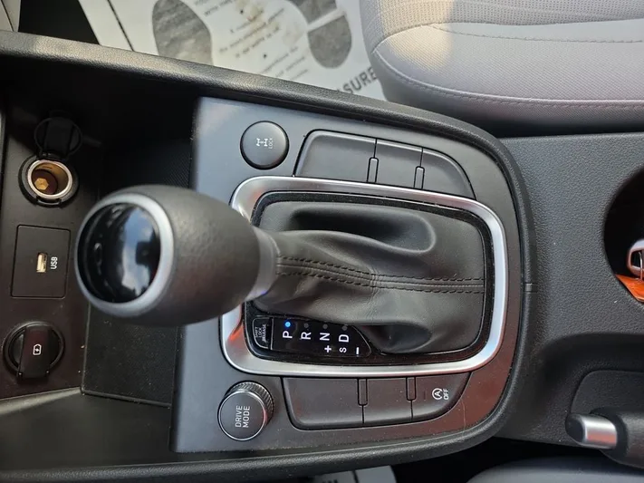 2023 Hyundai Kona - view 20