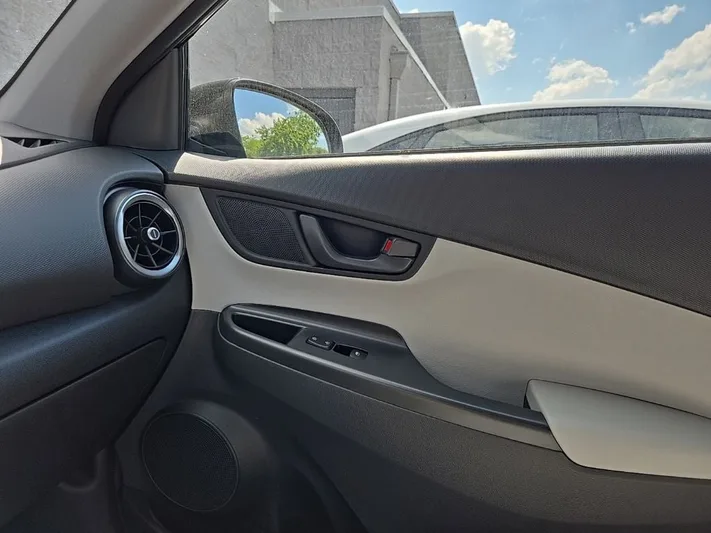 2023 Hyundai Kona - view 29