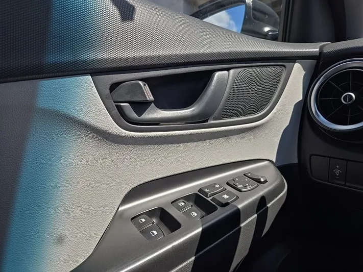 2023 Hyundai Kona - view 30
