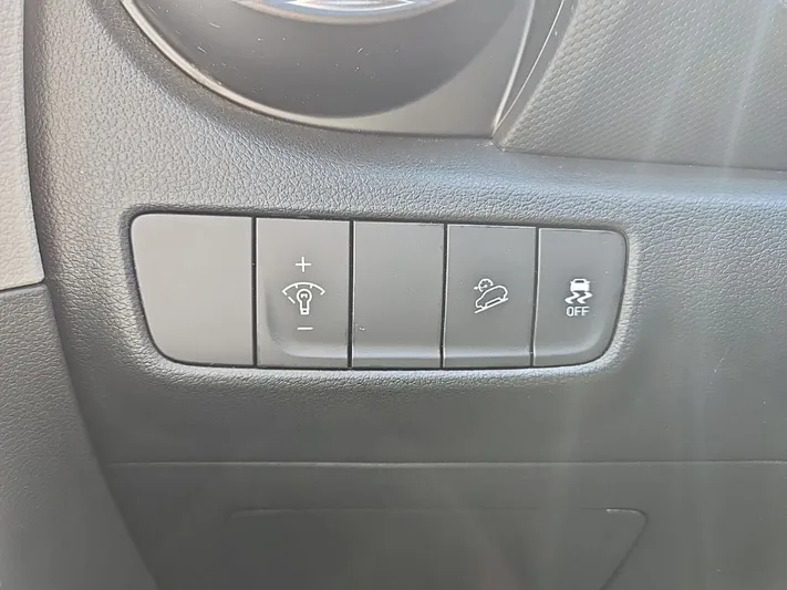 2023 Hyundai Kona - view 31