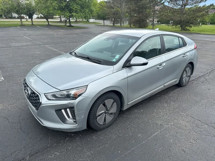2022 Hyundai Ioniq - view 3