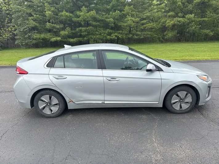 2022 Hyundai Ioniq - view 5