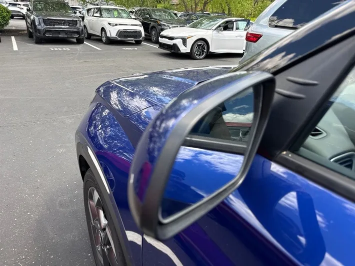 2023 Hyundai Venue - view 13