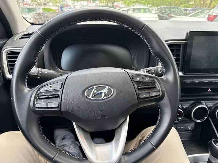2023 Hyundai Venue - view 18