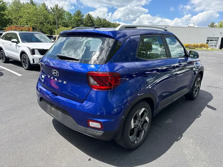 2023 Hyundai Venue - view 3