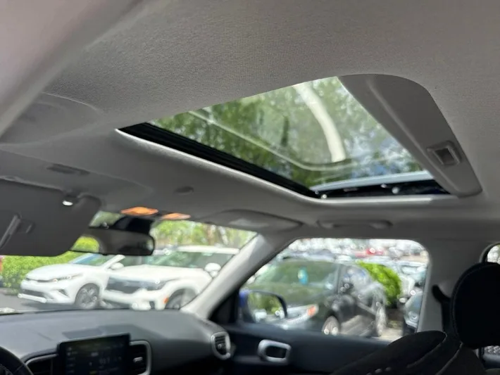 2023 Hyundai Venue - view 34