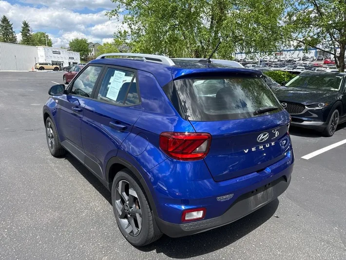 2023 Hyundai Venue - view 7