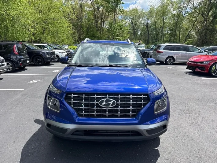 2023 Hyundai Venue - view 8
