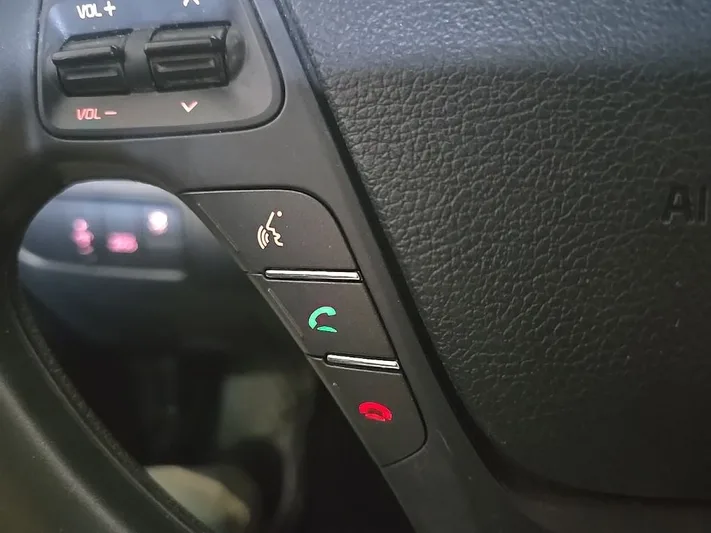 2016 Kia Forte - view 13
