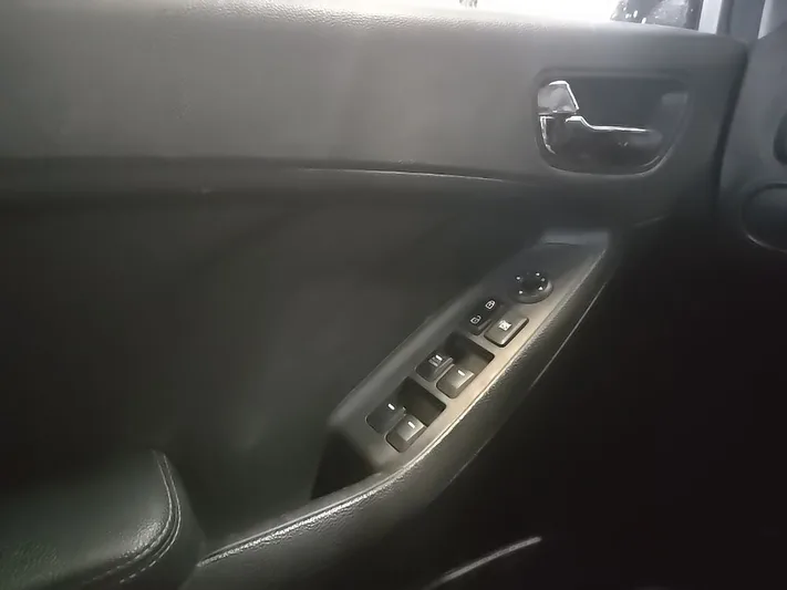 2016 Kia Forte - view 17