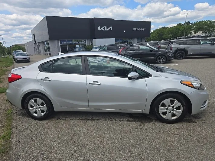 2016 Kia Forte - view 2