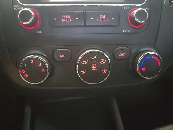 2016 Kia Forte - view 21