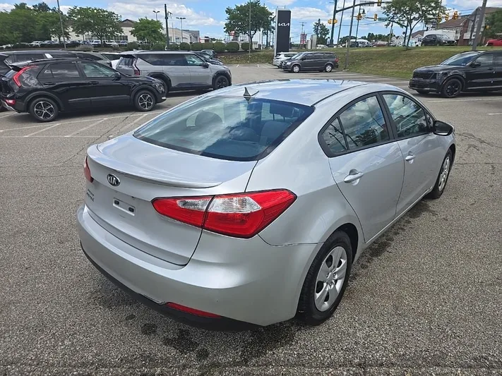 2016 Kia Forte - view 3