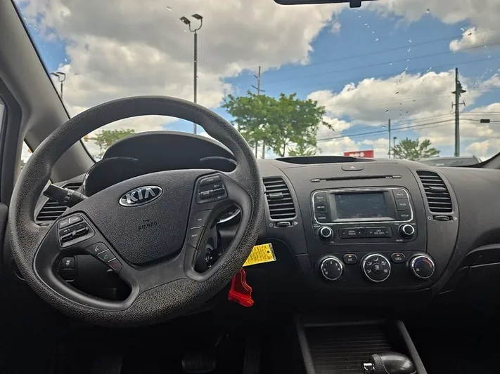 2016 Kia Forte - view 29