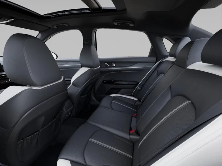 2026 Kia K5 - view 18