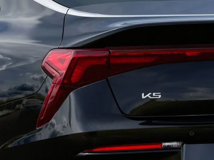 2026 Kia K5 - view 11