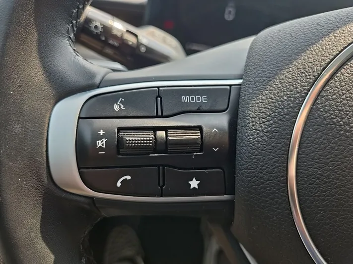 2025 Kia K5 - view 15