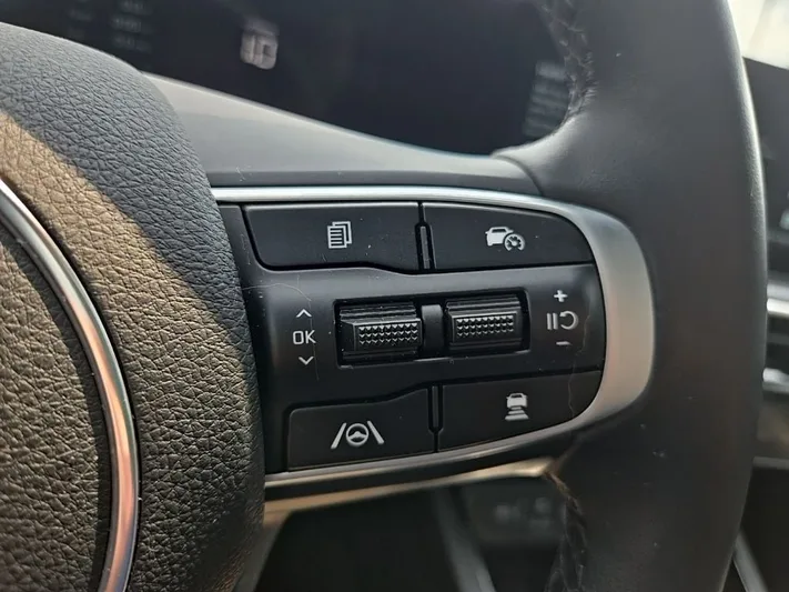 2025 Kia K5 - view 17