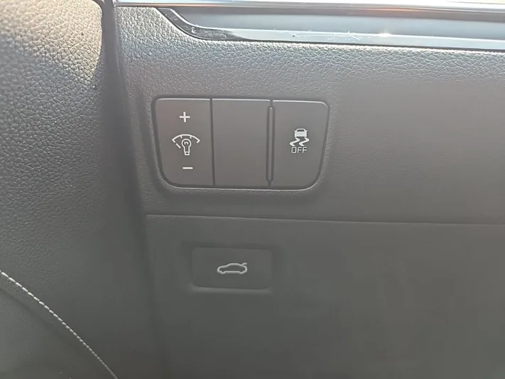 2025 Kia K5 - view 20