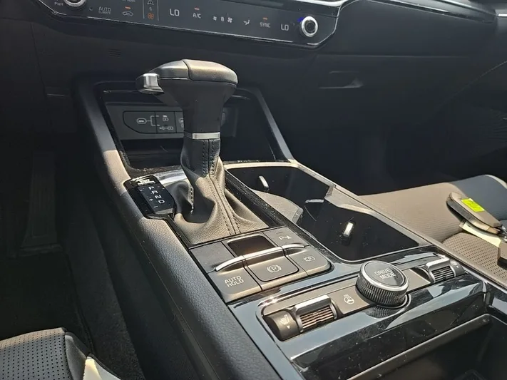 2025 Kia K5 - view 27